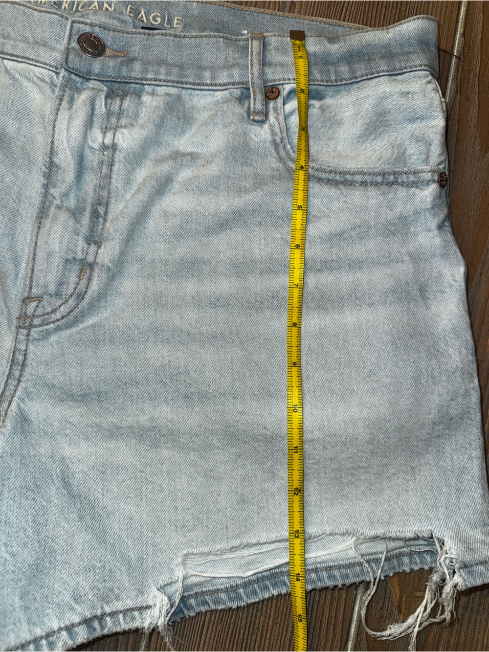 American Eagle Outfitters Relxed Fit Light Wash Distressed Denim Cutoff Shorts - Picture 8 of 12